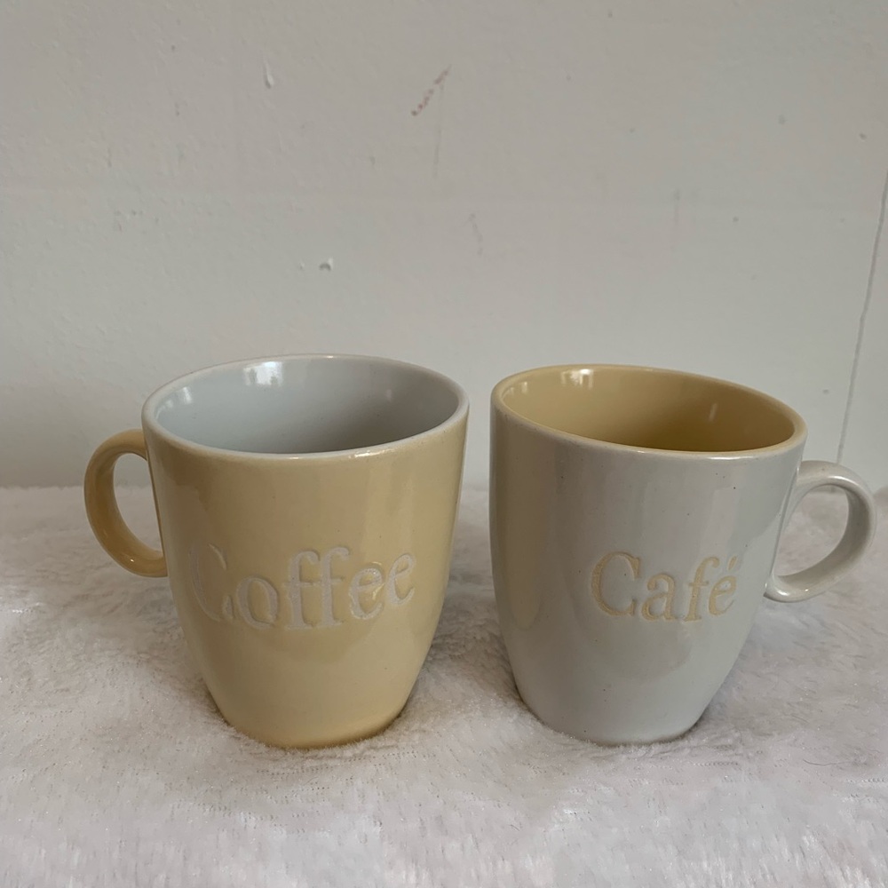 Gryphon 'Coffee' & 'Café' Ceramic Mug Pair in Yellow and Cream